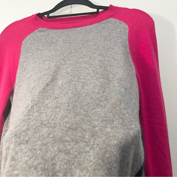 Banana Republic Extra Fine Merino Wool Crew Neck Rib Knit Sweater Gray Pink Navy - Picture 4 of 10